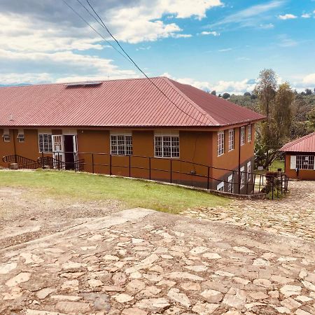 Yes Hostel Fort Portal Exteriör bild