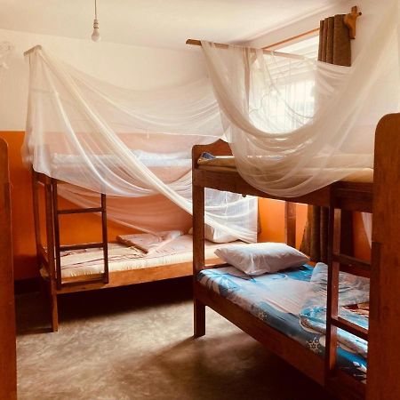 Yes Hostel Fort Portal Exteriör bild
