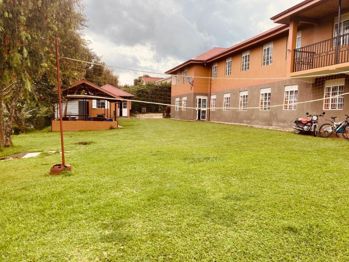 Yes Hostel Fort Portal Exteriör bild
