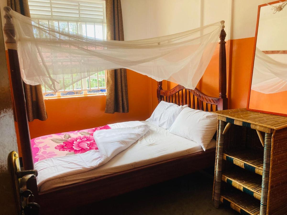 Yes Hostel Fort Portal Exteriör bild